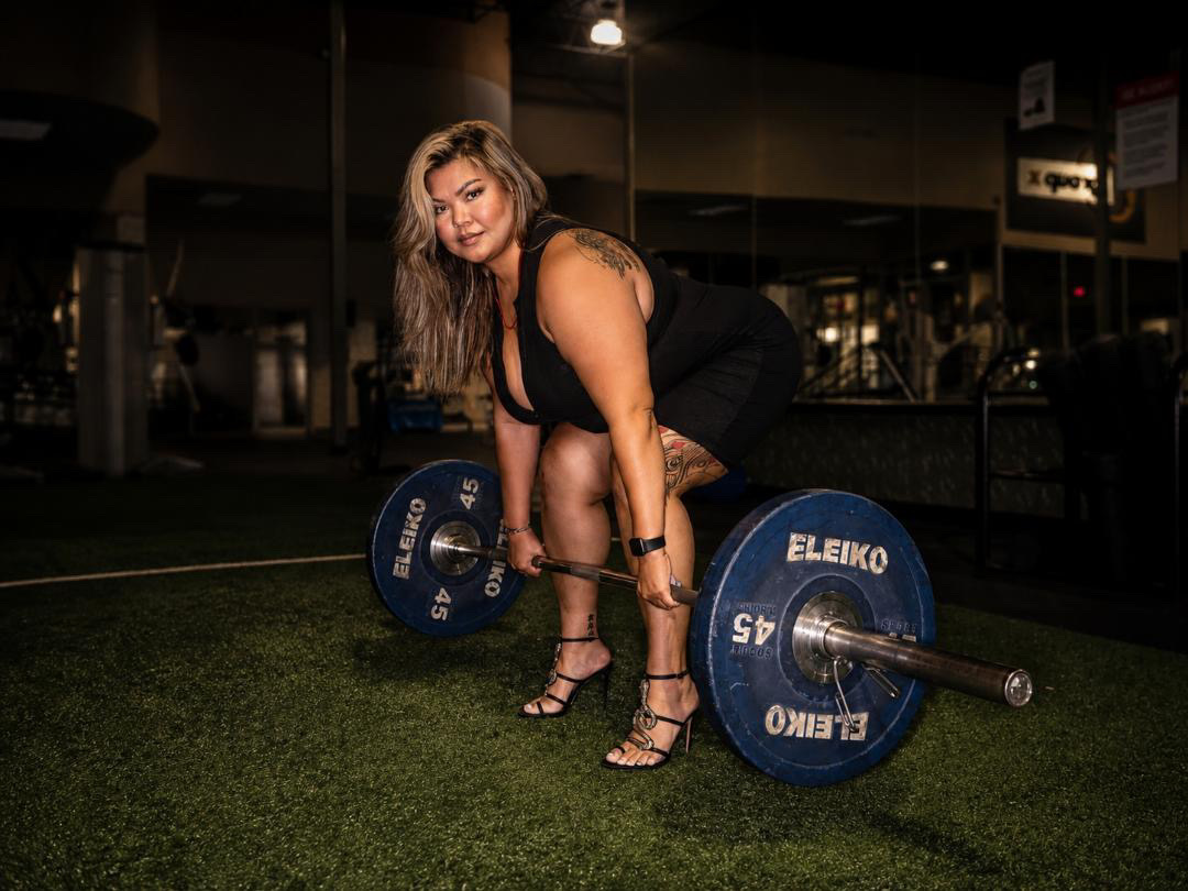 Sirena setting up a deadlift with Eleiko bumper plates